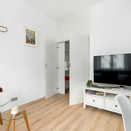 Bright Dzialynskich Near Old Town By Renters Poznaň